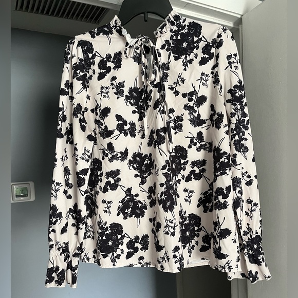 Beautiful Floral Blouse - Picture 1 of 2